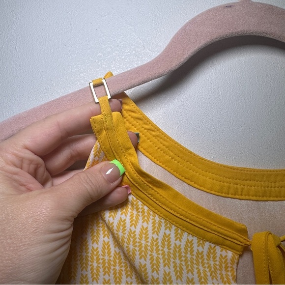 Worthington NWT Layered  Yellow Geometric Print Keyhole Halter Top Size Large - Picture 4 of 8